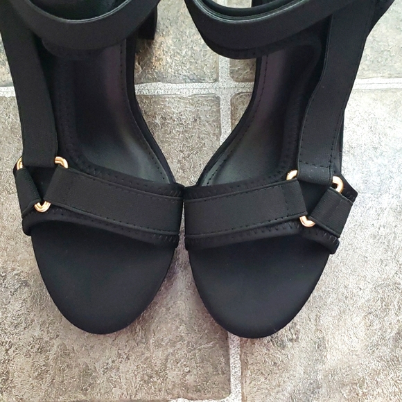 FASHION NOVA 6 INCH GLADIATOR STYLE CHUNKY PLATFORM HEELS SIZE 11 - Picture 3 of 14
